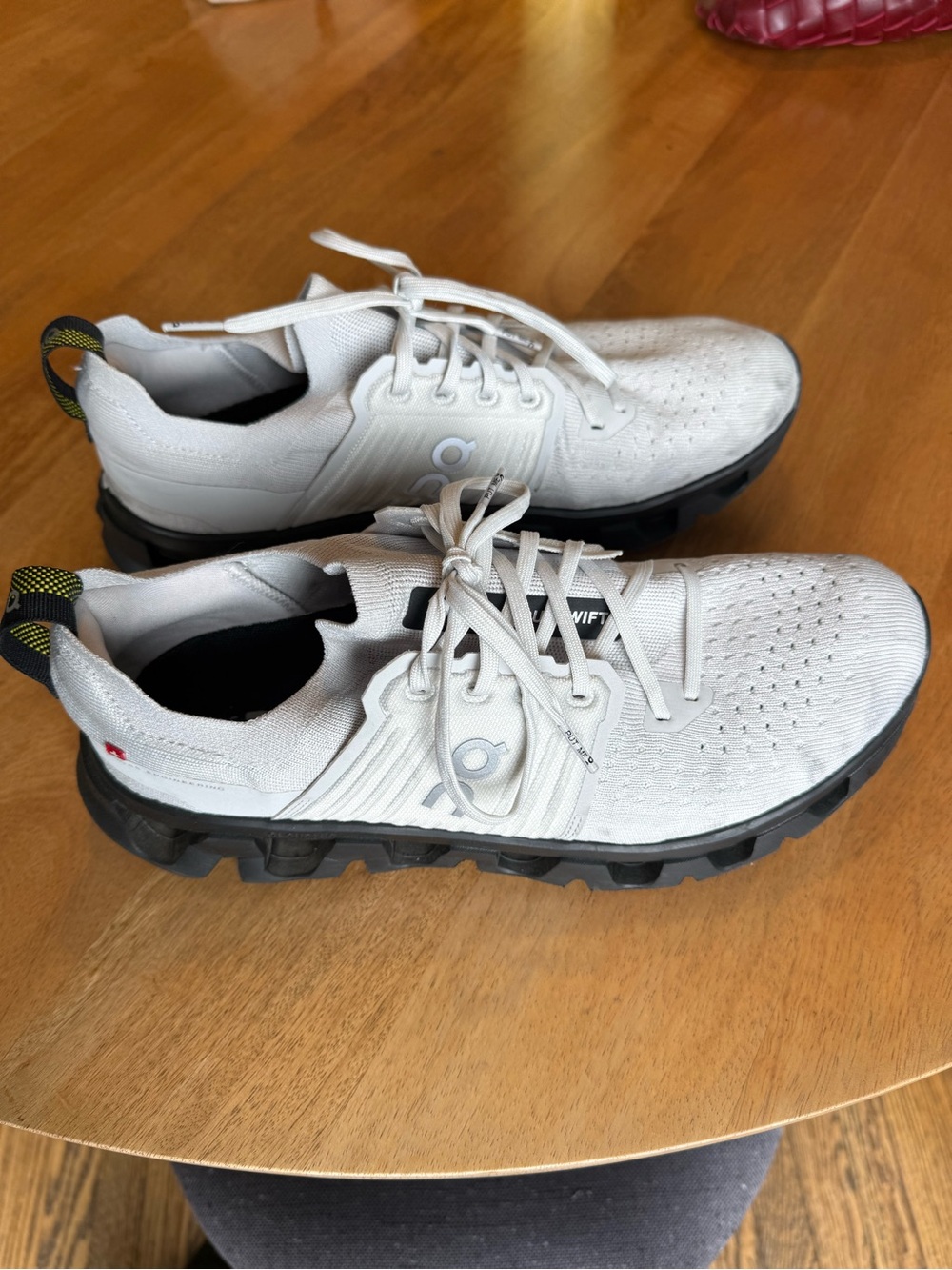 On Running Cloudswift 4 Men's Athletic Shoes - Grey and Black
